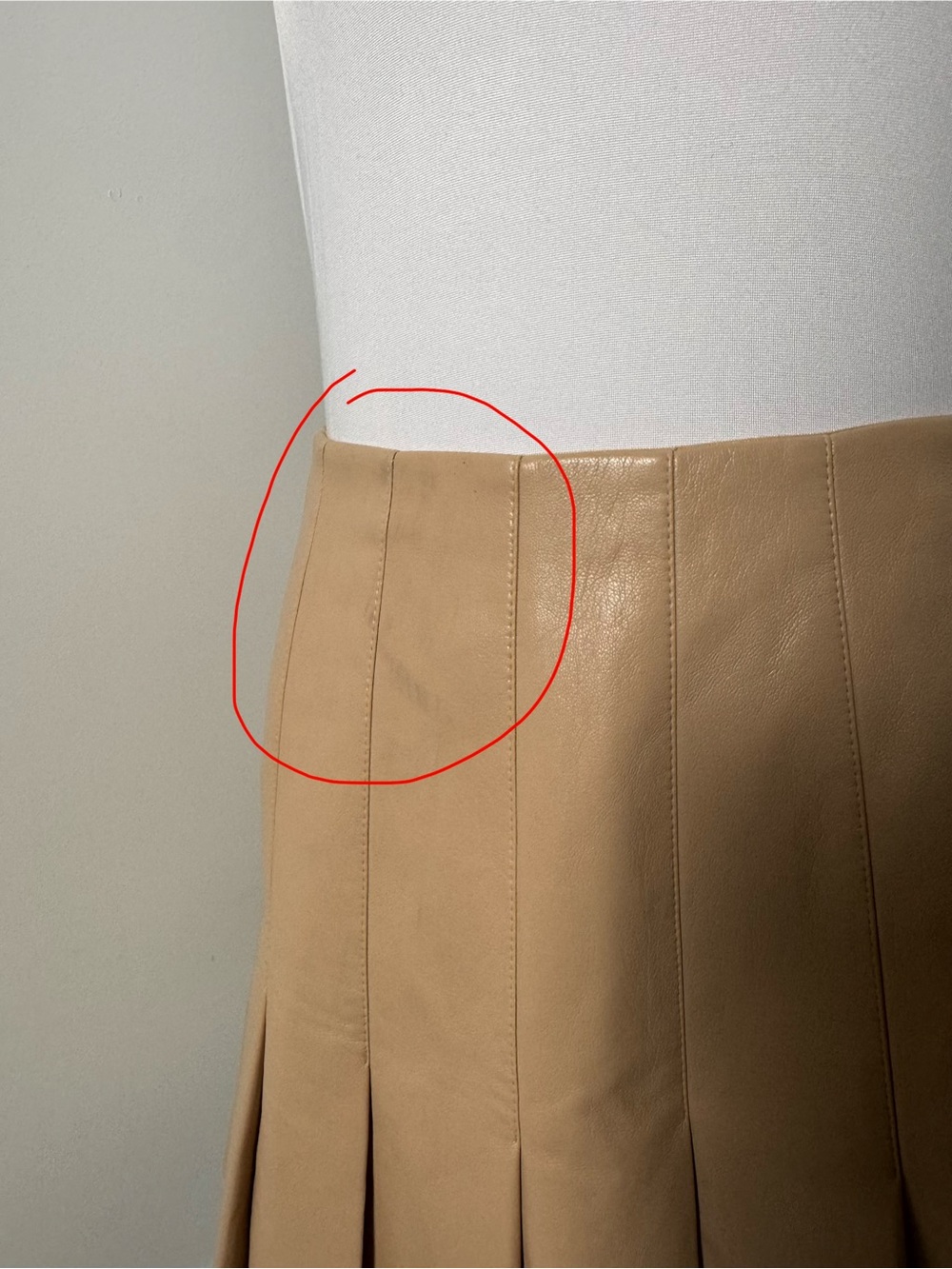 Alice + Olivia Carter Vegan Mini Skirt in Almond/Size 4 - Picture 6 of 9